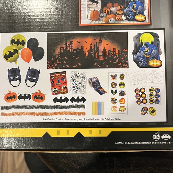 DC Bat Man Trunk or Treat Kit 200 Pieces New in Box see pictures for contents. - Picture 4 of 6